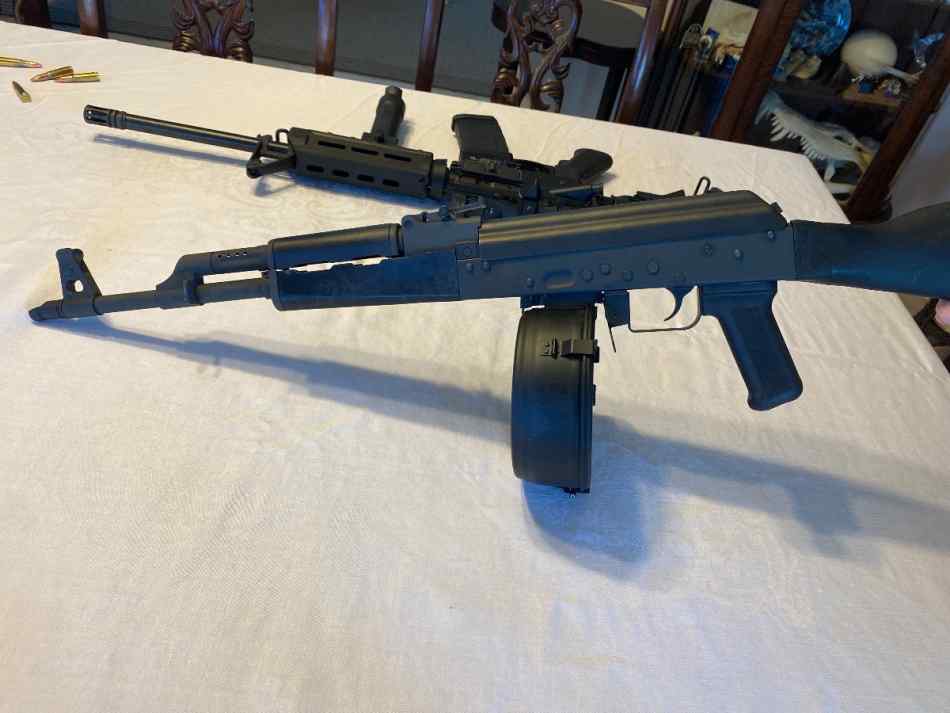 VSKA AK-47, then you click here for the Dee Dee de