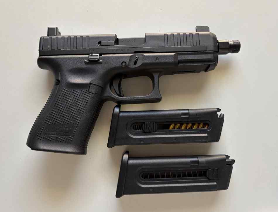 Glock44 w/ threaded barrel